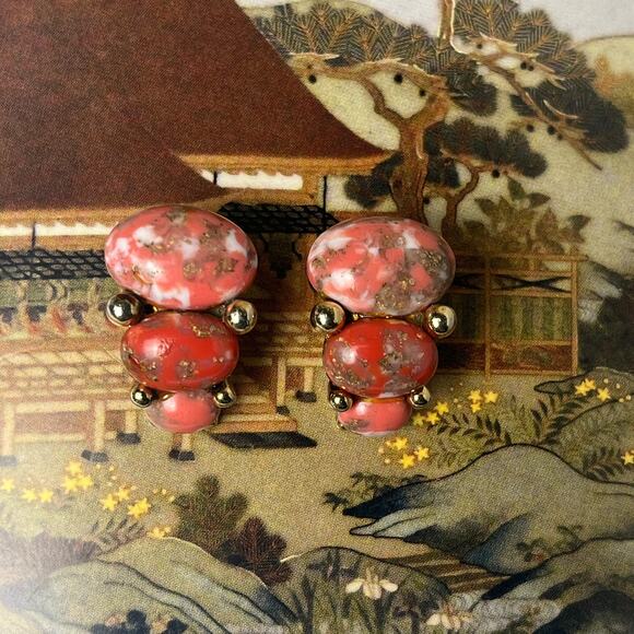 Vintage 1980s Coral Pink, Cream & Gold Fleck Resin Stone Clip Earrings - Picture 1 of 8